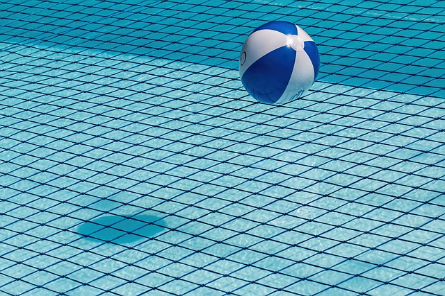 bazén s míčem